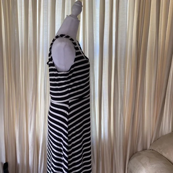 Old Navy | Striped Maxi Jersey Dress - Picture 4 of 11